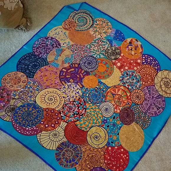 Silk NWT scarf beautiful! - Picture 2 of 3